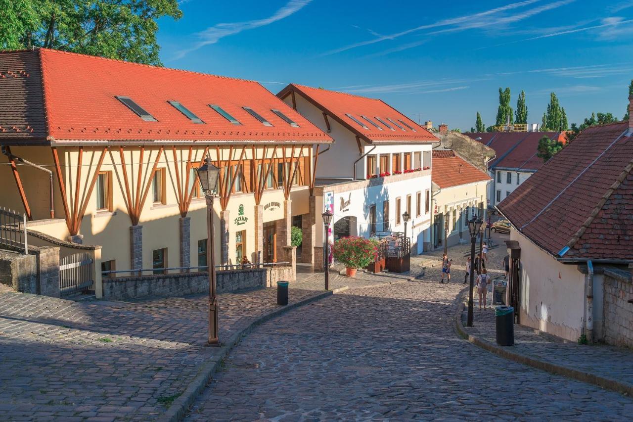 1552 Boutique Hotel Эгер Экстерьер фото