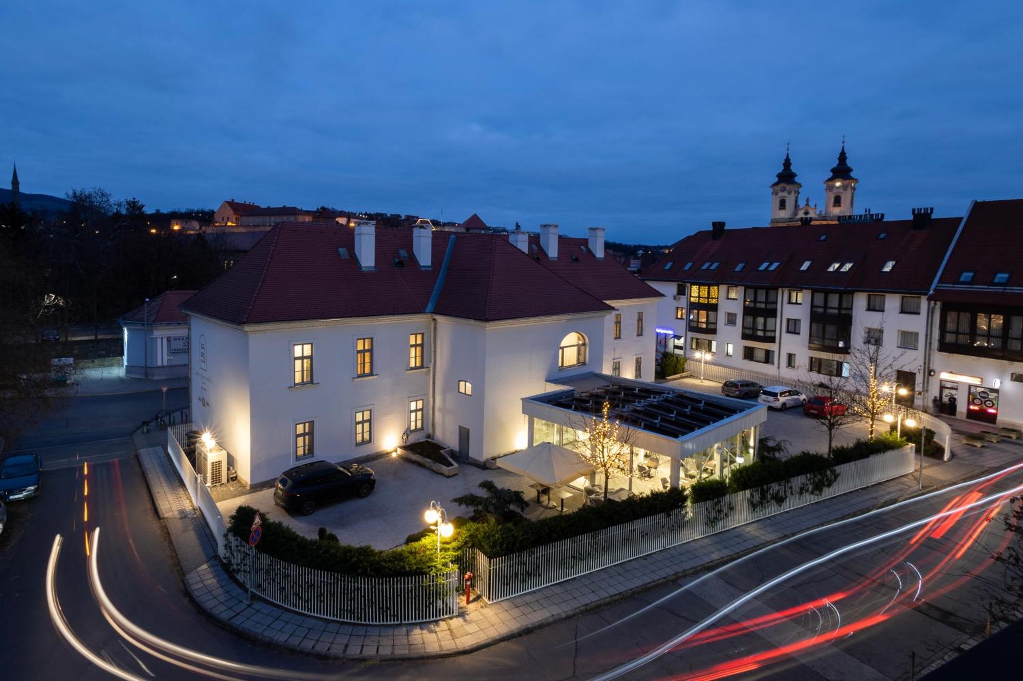 1552 Boutique Hotel Эгер Экстерьер фото