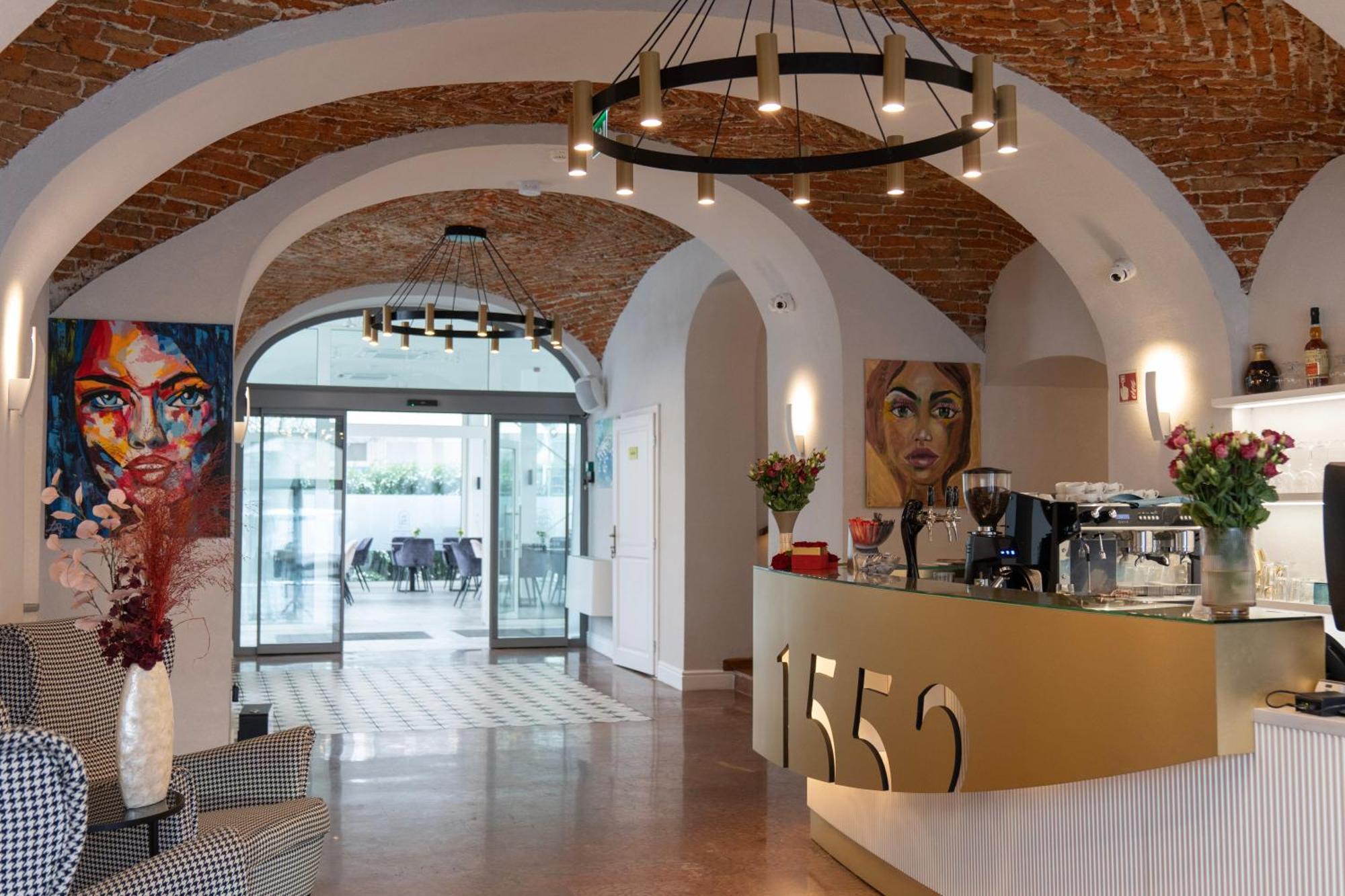 1552 Boutique Hotel Эгер Экстерьер фото